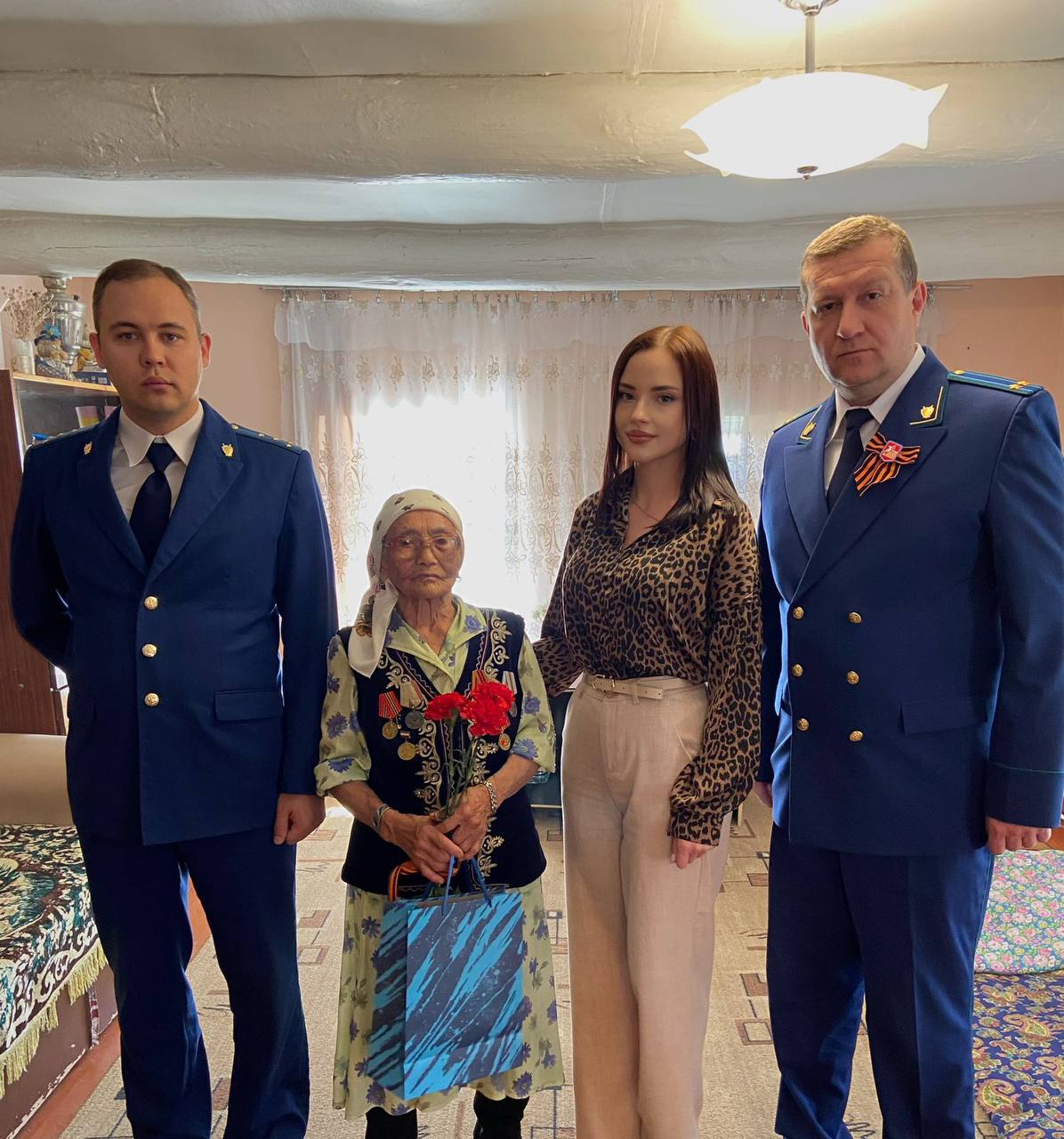 В Новоузенском районе продолжается торжественное чествование ветеранов.
