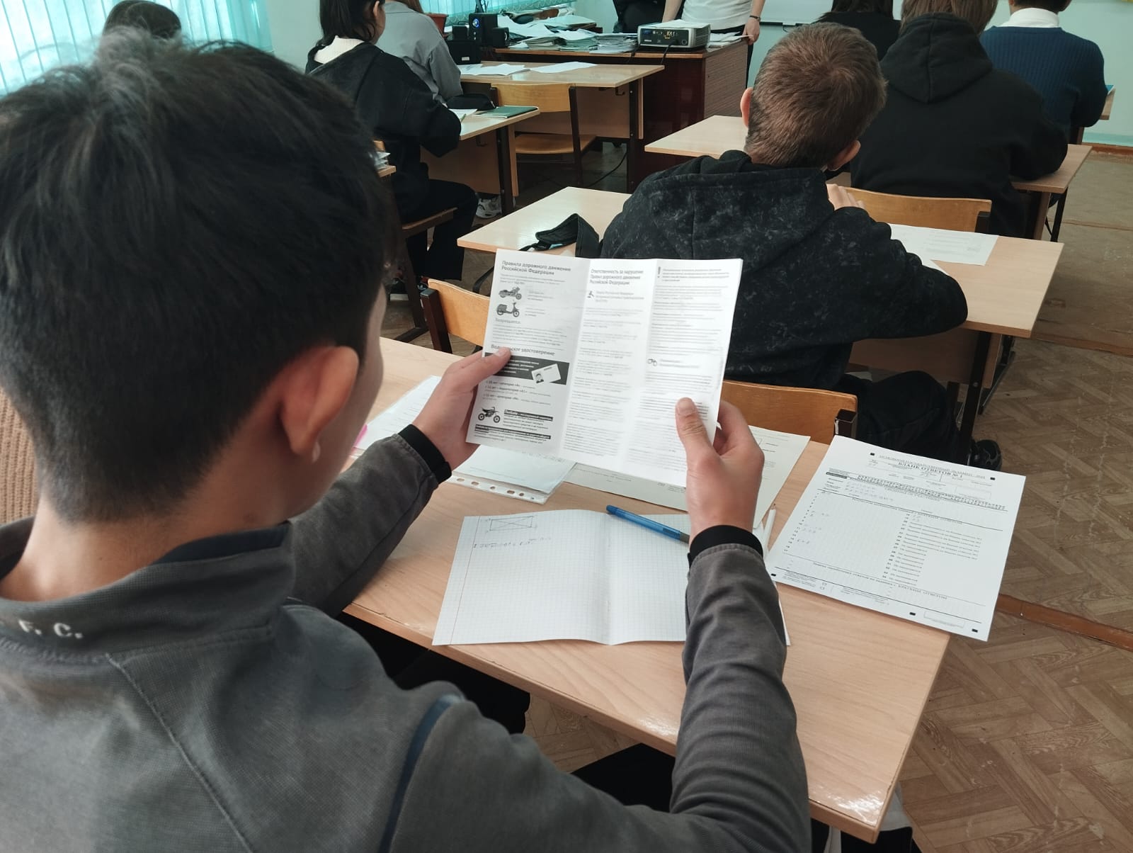 «Управление мотоциклами, скутерами несовершеннолетними».