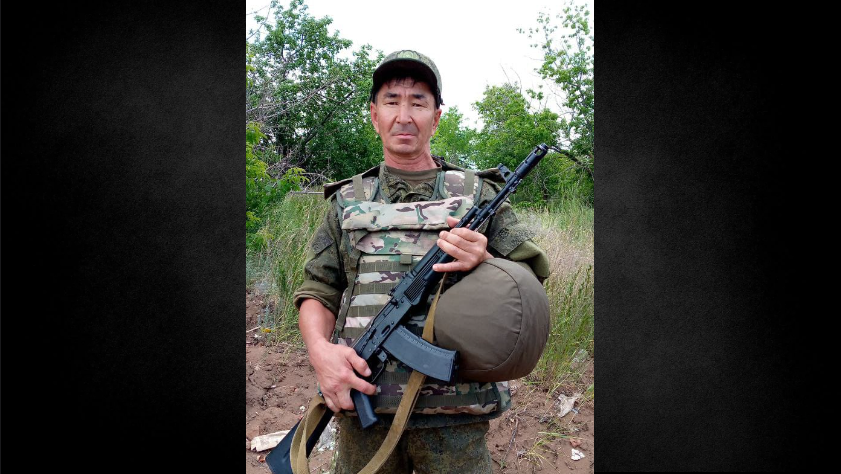 Жители Новоузенского района простились с погибшим в СВО Абиловым Сергеем Канатовичем.