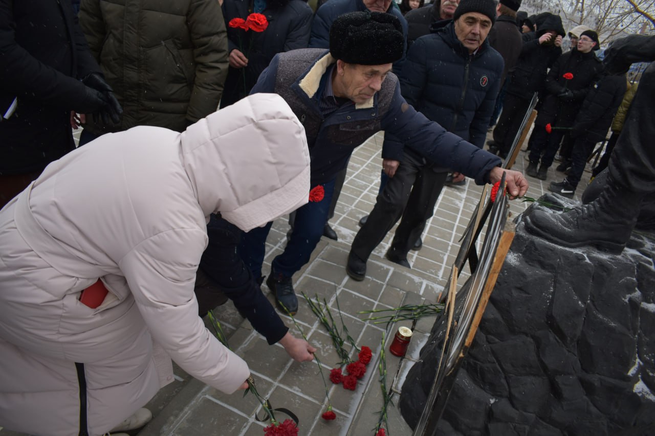 Торжественный митинг, посвященный 36-й годовщине вывода советских войск из Афганистана.