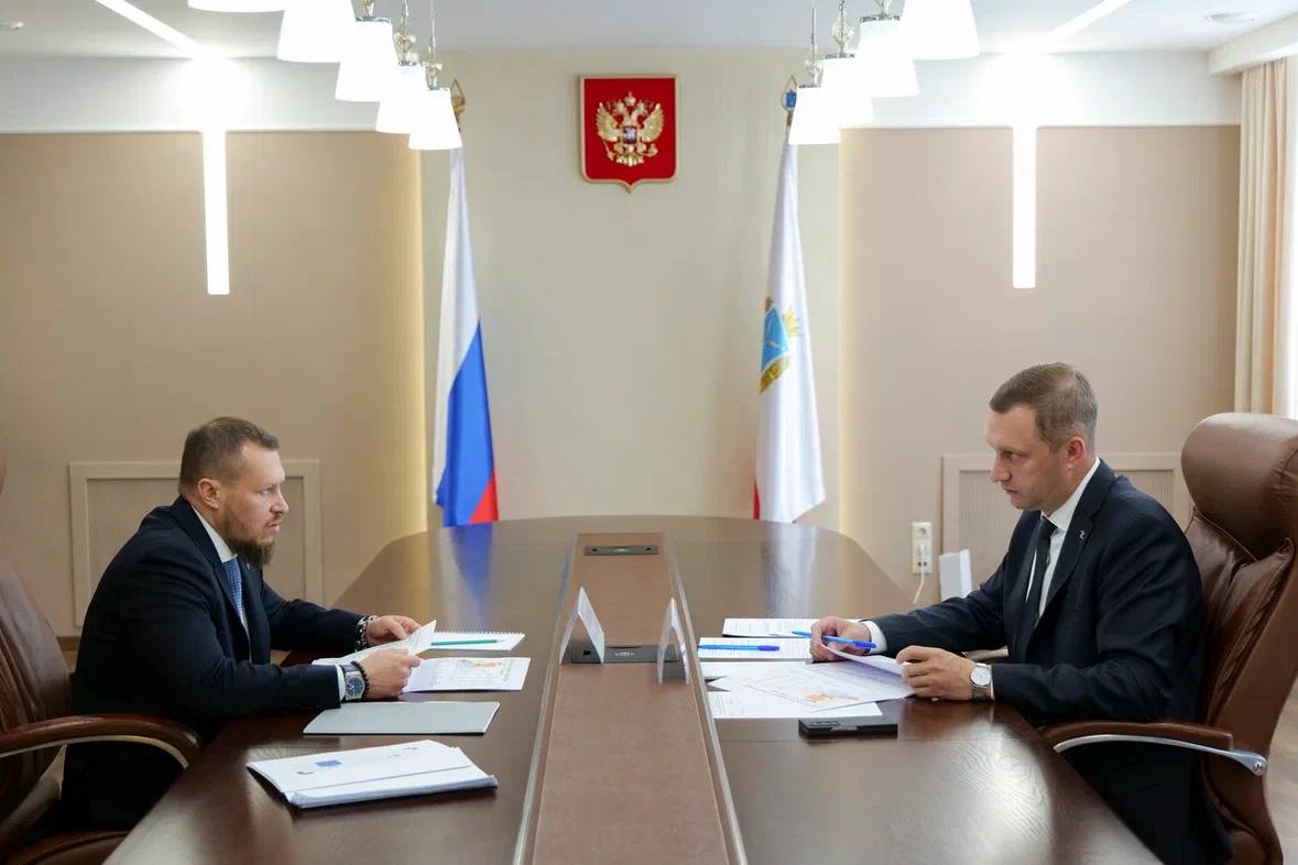 Губернатор Роман Бусаргин 24 июня провёл встречу с генеральным директором ПАО «Т Плюс» Павлом Сниккарсом.