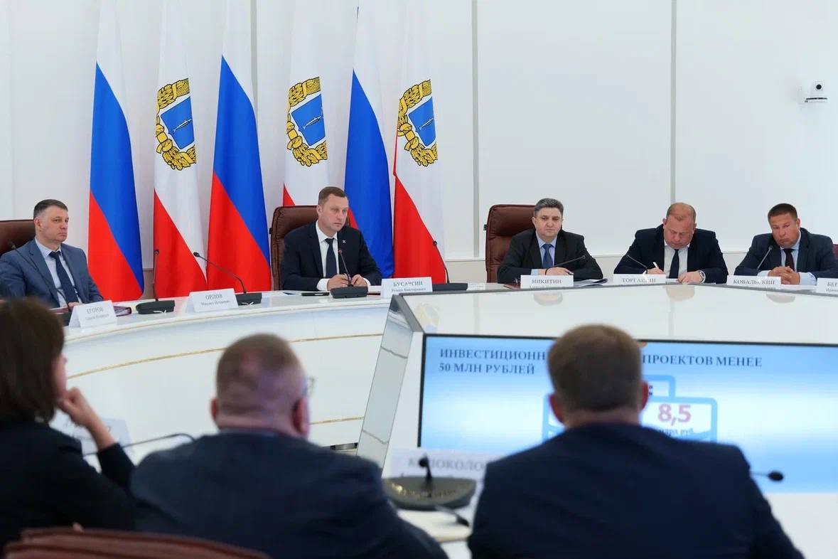 Губернатор Роман Бусаргин провел постоянно действующее совещание с участием зампредов и министров Правительства области, а также глав районов..