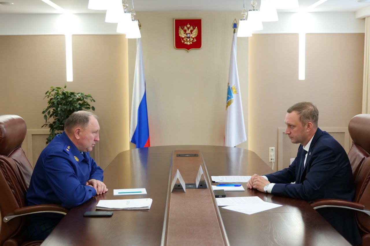 Губернатор Роман Бусаргин провел рабочую встречу с Волжским межрегиональным природоохранным прокурором Александром Илюшиным.