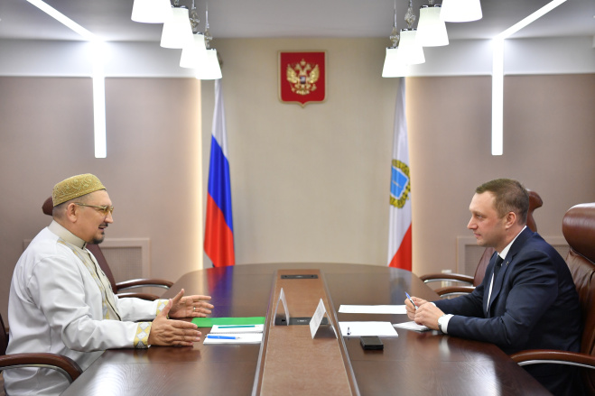 Роман Бусаргин провел встречу с муфтием Саратовской области Мукаддасом Бибарсовым.