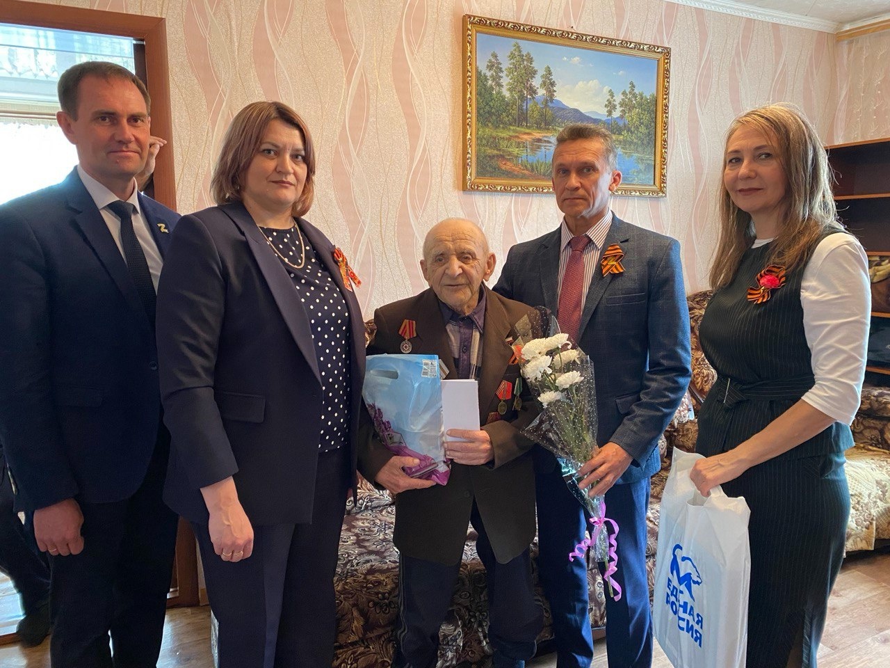 Глава Новоузенского района накануне 80-летия Победы навестил ветеранов-тружеников тыла.