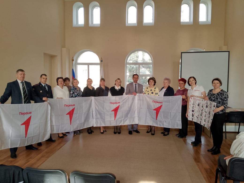 Торжественное вручение российских паспортов детям, достигших 14-летнего возраста..