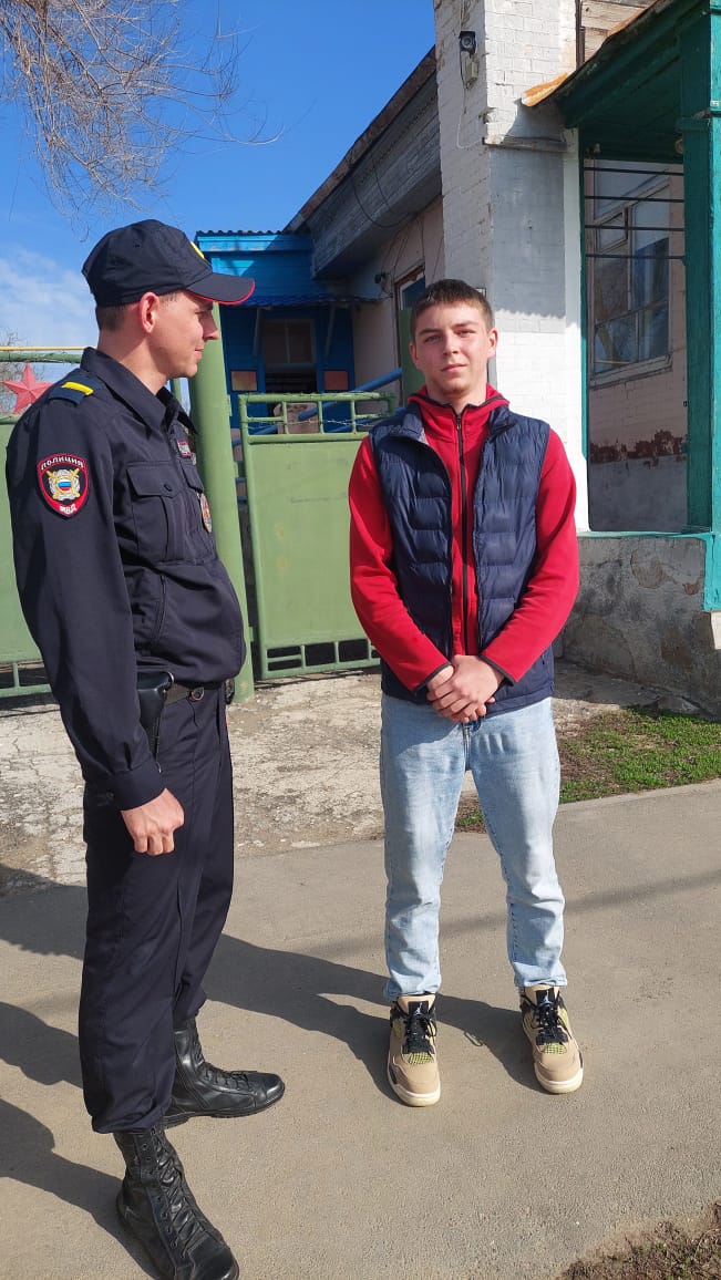 Сотрудники полиции провели агитационную беседу с призывниками о прохождении службы в правоохранительных органах.