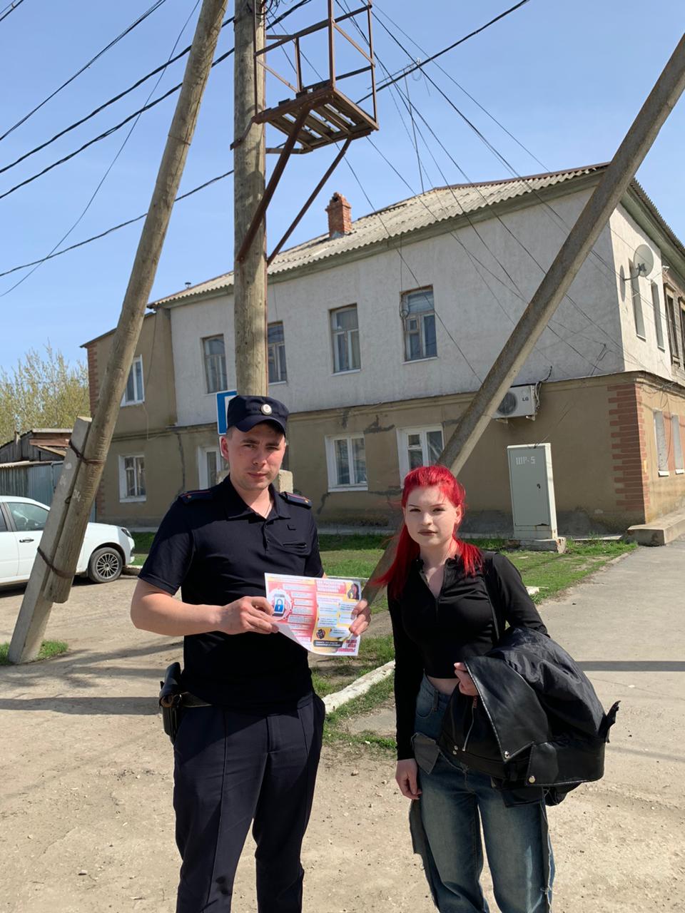 В рамках акции «Стоп, мошенники!» полицейские раздали листовки с информацией о самых распространенных схемах мошенничества.