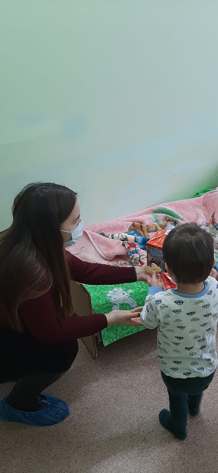 Чужих детей не бывает…Подарили детям праздник.