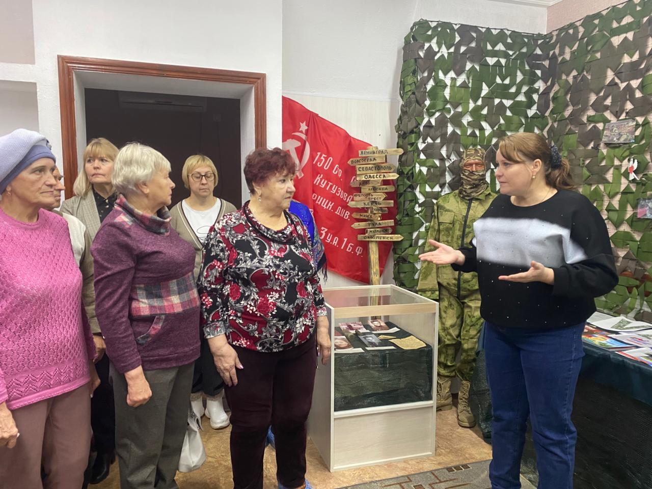 Экскурсия по выставке-экспозиции «Только вместе! Только вперед!».