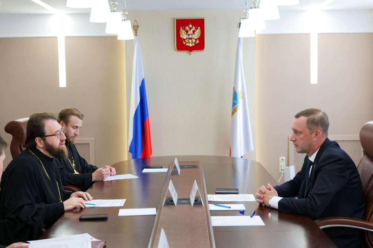 Глава региона Роман Бусаргин провёл встречу с митрополитом Саратовским и Вольским Игнатием.