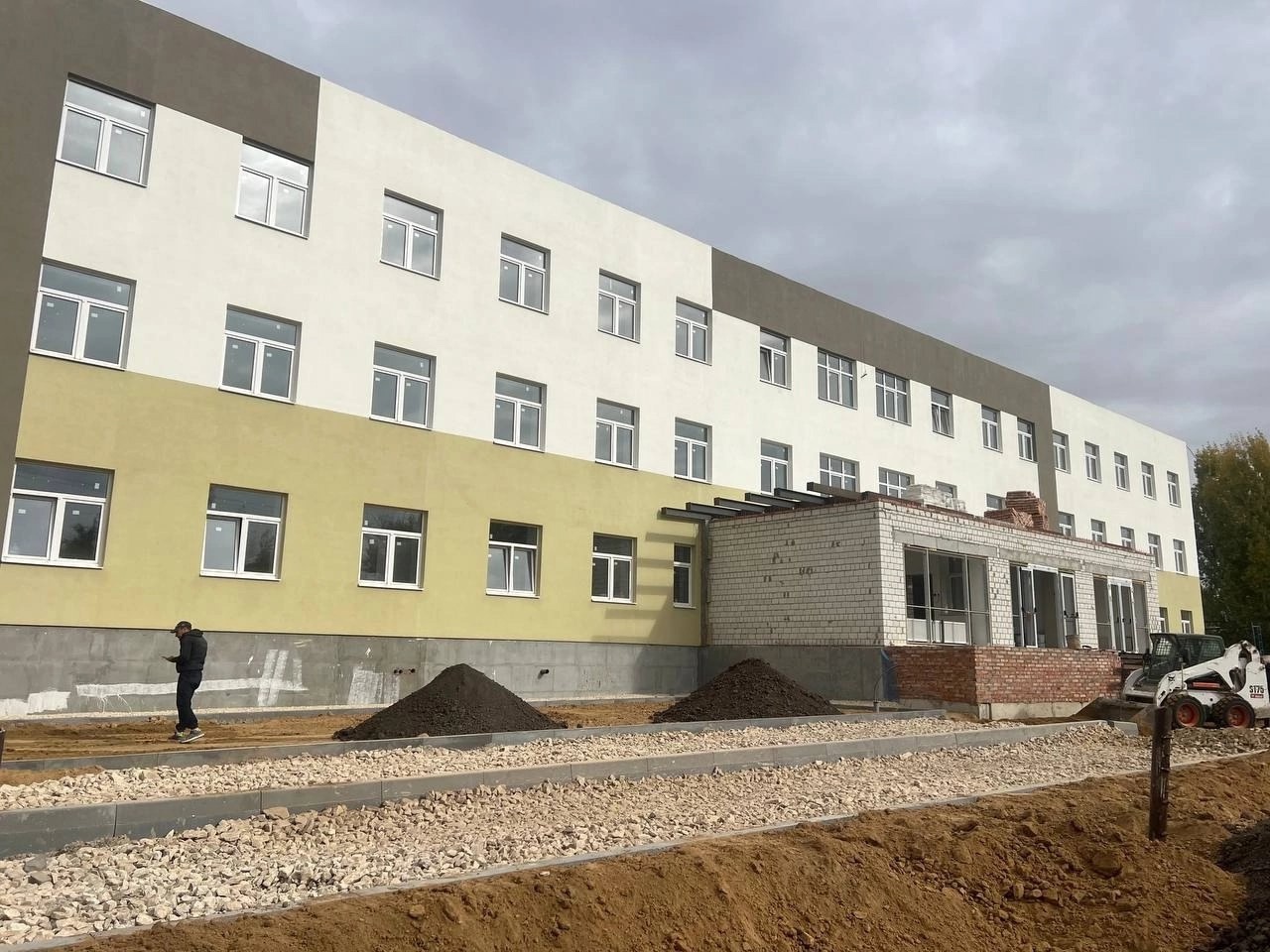 Строительство поликлиники в завершающей стадии.