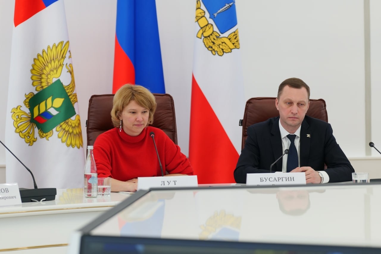Губернатор Саратовской области Роман Бусаргин доложил Заместителю Председателя Правительства РФ Дмитрию Патрушеву о ходе посевной кампании в Саратовской области в рамках селекторного совещания..