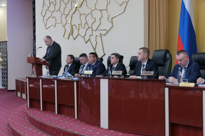 Губернатор поставил задачу усилить противопожарные меры в период майских праздников.