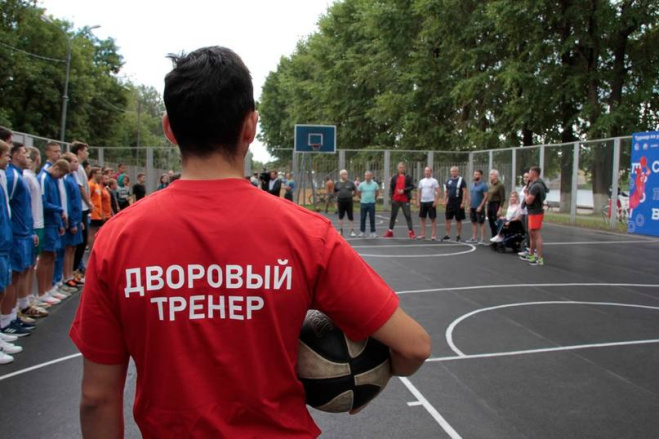 Почти на 200 спортивных площадках региона проходят бесплатные тренировки для детей.