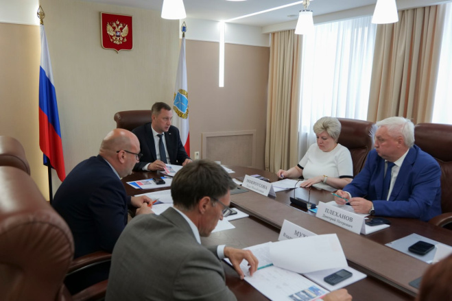Губернатор провел совещание по сохранению объектов культурного наследия региона.