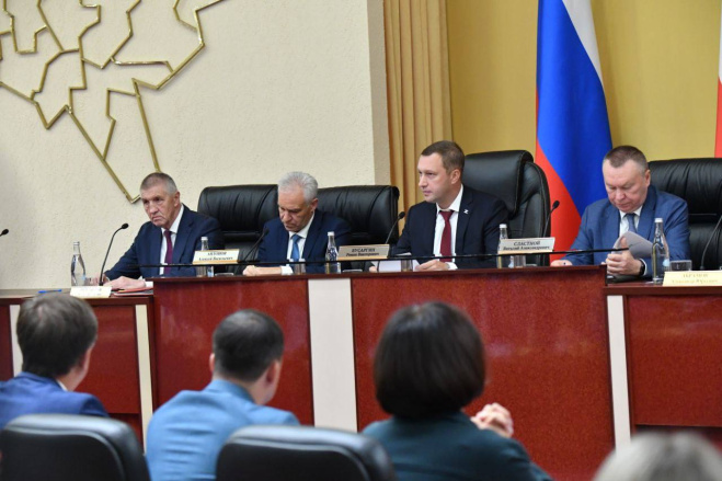 Губернатор: Руководители ведомств и главы районов должны эффективно и грамотно расходовать региональные средства.