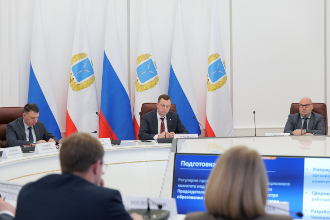 Роман Бусаргин провел постоянно действующее совещание с участием зампредов и министров Правительства области.