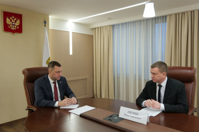Роман Бусаргин провел рабочую встречу с новым главой Духовницкого района Иваном Лялиным.