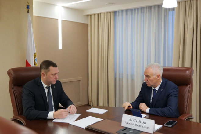 Губернатор обсудил с председателем Саратовской областной Алексеем Антоновым бюджет региона на 2025 год.