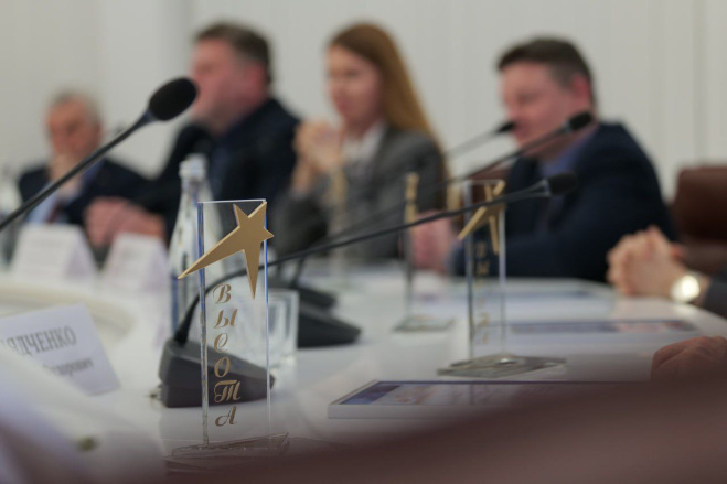 Роман Бусаргин наградил лучших преподавателей саратовских вузов.