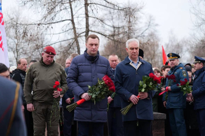 На мемориале в парке Победы Саратова увековечили имена героев..