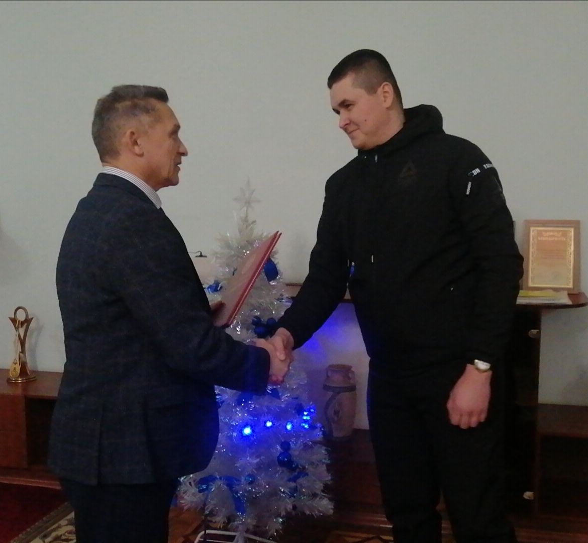 Бойцу СВО из Новоузенского района вручили благодарность от президента Российской Федерации.