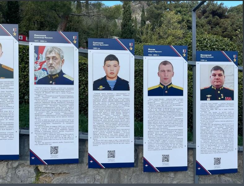 На Аллее Героев России в городе Ялта размещен портрет нашего земляка Героя России Арслана Султанова.