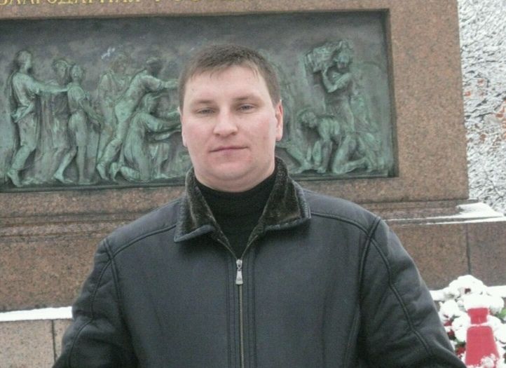 Жители Новоузенского района простились с погибшим в СВО Глуховым Сергеем Александровичем.
