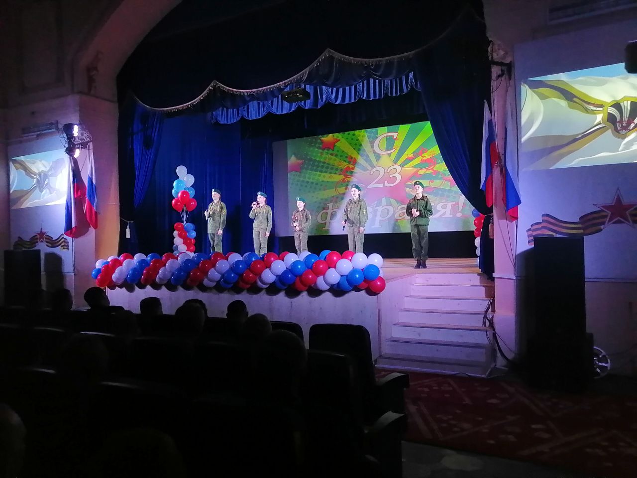 Защитникам Родины - низкий поклон!.