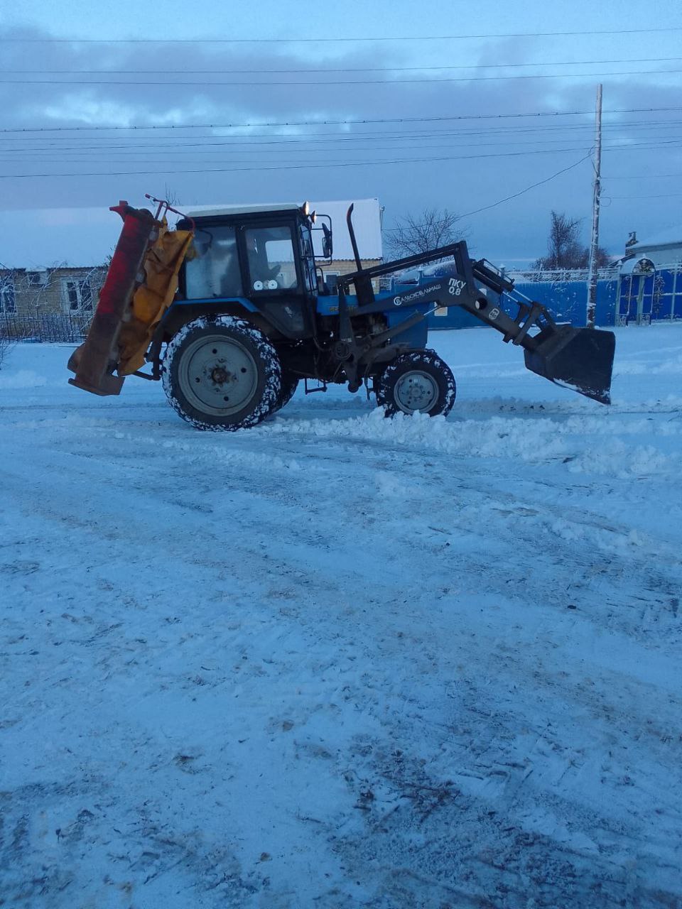Расчистка дорог и тротуаров от снега в г. Новоузенске.
