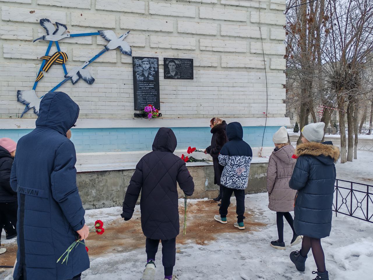 Мемориальную доску в память о погибшем участнике СВО открыли в МОУ «СОШ №8 им. В. И. Курова г. Новоузенска».