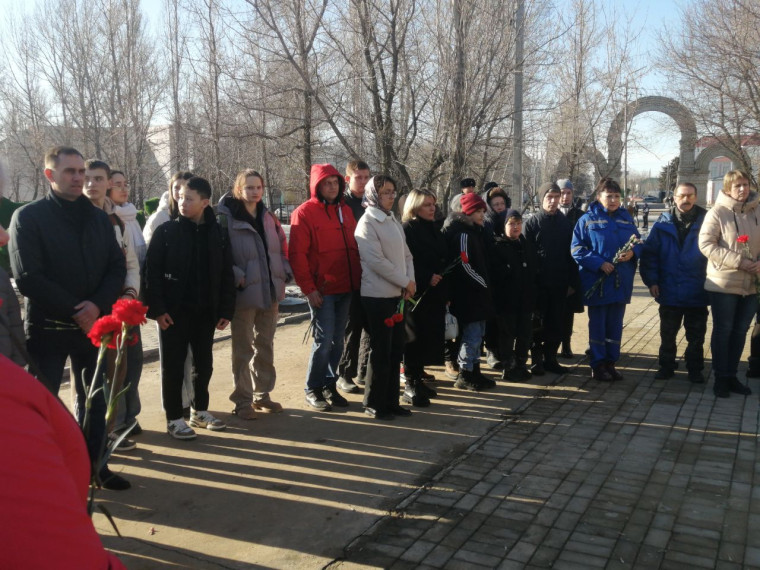 Новоузенцы почтили память погибших в террористическом акте. Новоузенцы почтили память погибших в террористическом акте.