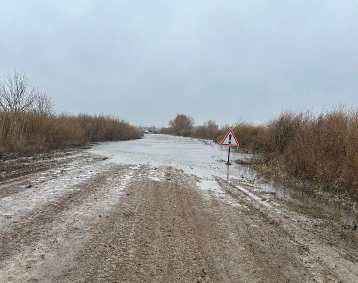 В Саратовской области из-за паводка закрыто движение на семи участках дорог. В Саратовской области из-за паводка закрыто движение на семи участках дорог.