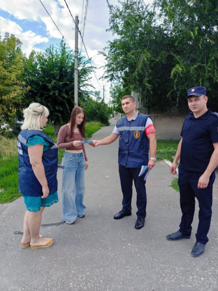 Сотрудники полиции совместно с представителями Добровольной Народной Дружины провели мероприятия по противодействию мошенничеству. Сотрудники полиции совместно с представителями Добровольной Народной Дружины провели мероприятия по противодействию мошенничеству.