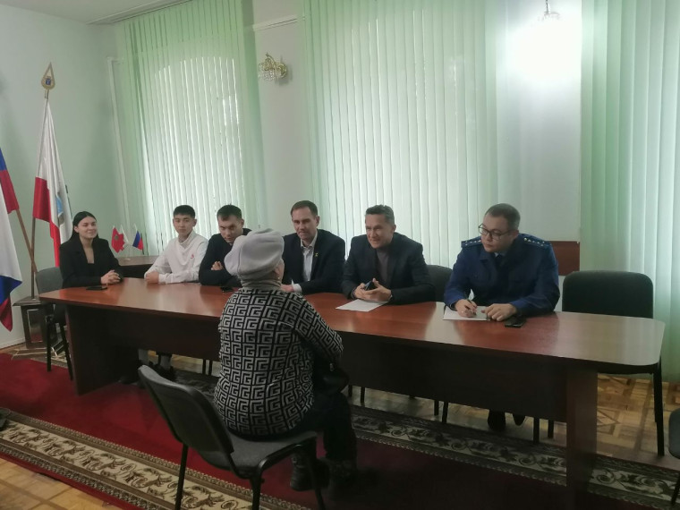 Личный прием граждан по широкому спектру вопросов. Личный прием граждан по широкому спектру вопросов.
