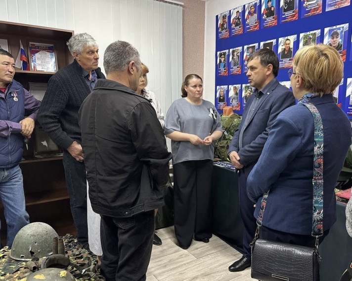 В музее специальной военной операции города Новоузенска прошла встреча-беседа под названием «Живая память». В музее специальной военной операции города Новоузенска прошла встреча-беседа под названием «Живая память».