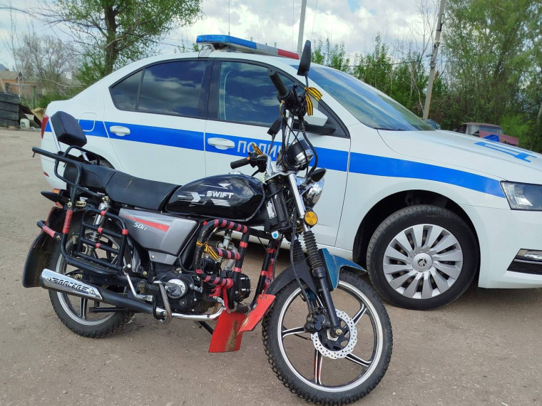 Инспекторы ДПС задержали в Новоузенске несовершеннолетнего водителя мототранспортного средства. Инспекторы ДПС задержали в Новоузенске несовершеннолетнего водителя мототранспортного средства.