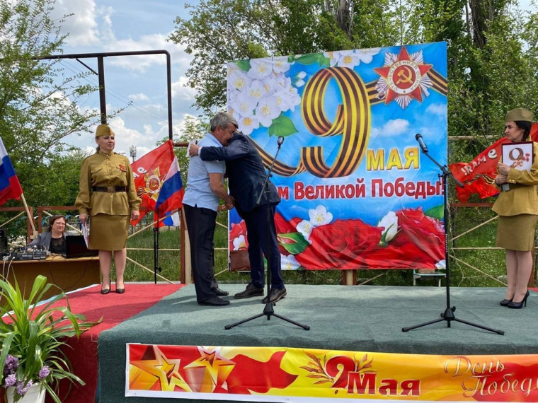 Глава Новоузенского района вручил медаль отцу нашего бойца, который сейчас находится в зоне проведения специальной военной операции. Глава Новоузенского района вручил медаль отцу нашего бойца, который сейчас находится в зоне проведения специальной военной операции.