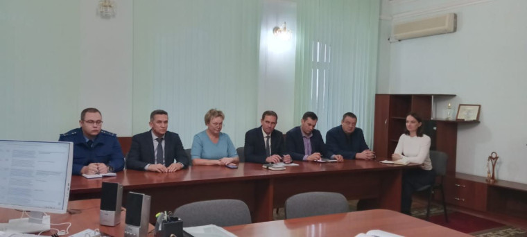 Глава Новоузенского МР Андрей Опалько провел прямую линию по вопросам противодействия коррупции. Глава Новоузенского МР Андрей Опалько провел прямую линию по вопросам противодействия коррупции.